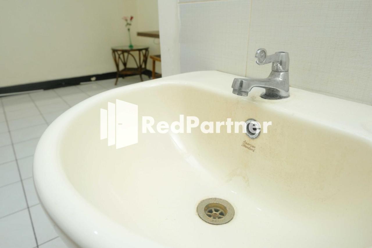 Hotel Transit 1 Makassar Redpartner Ngoại thất bức ảnh